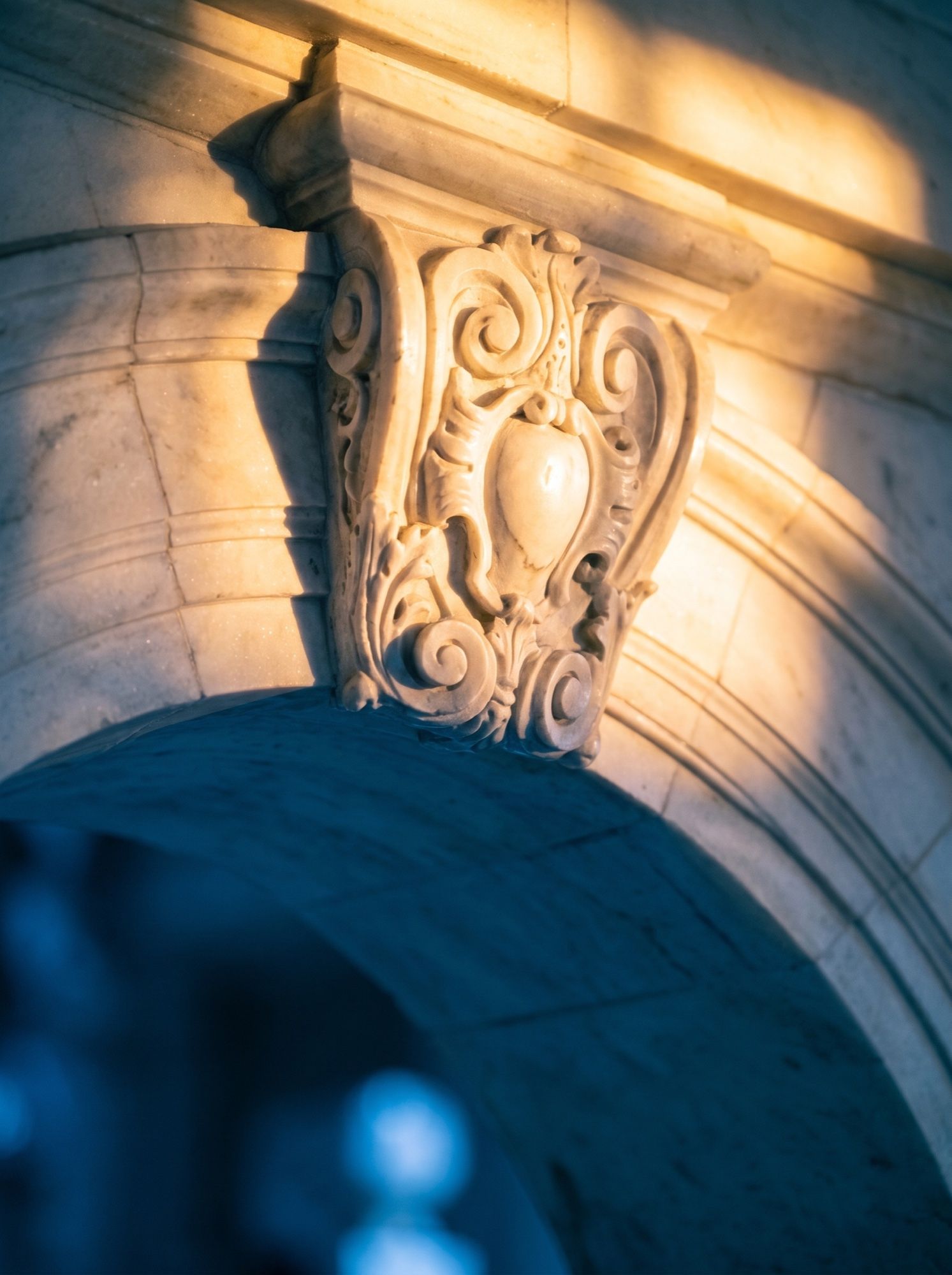 Clé de voûte sculptée