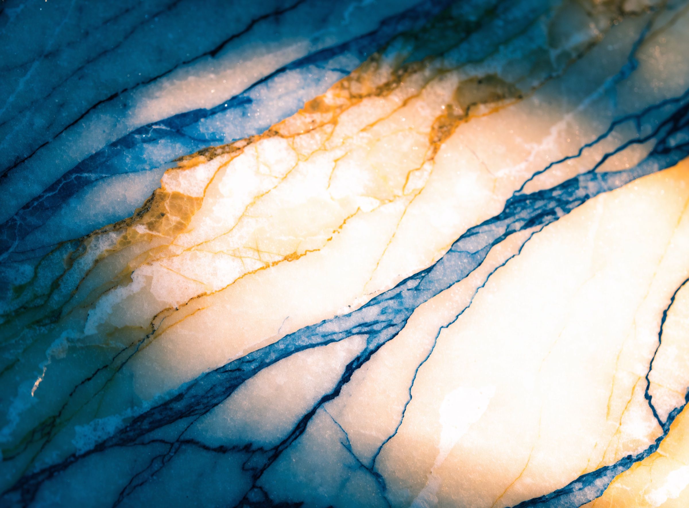 Marbre veiné de bleu et d’or