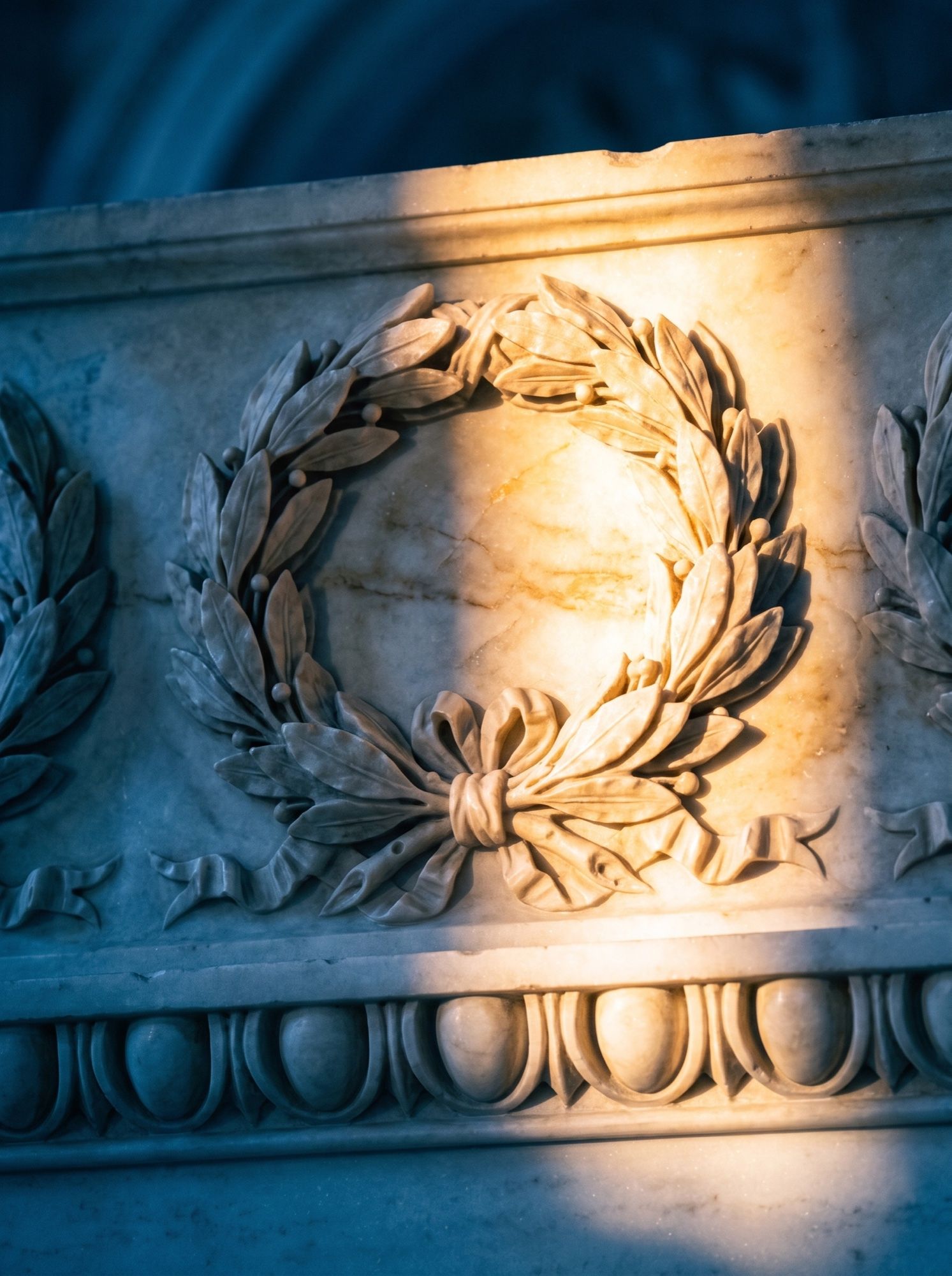 Couronne de laurier sculptée