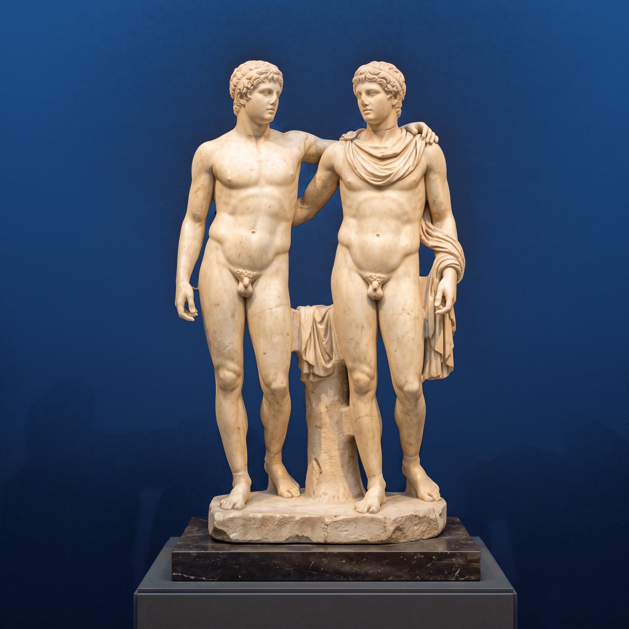 Groupe antique des Dioscures en marbre