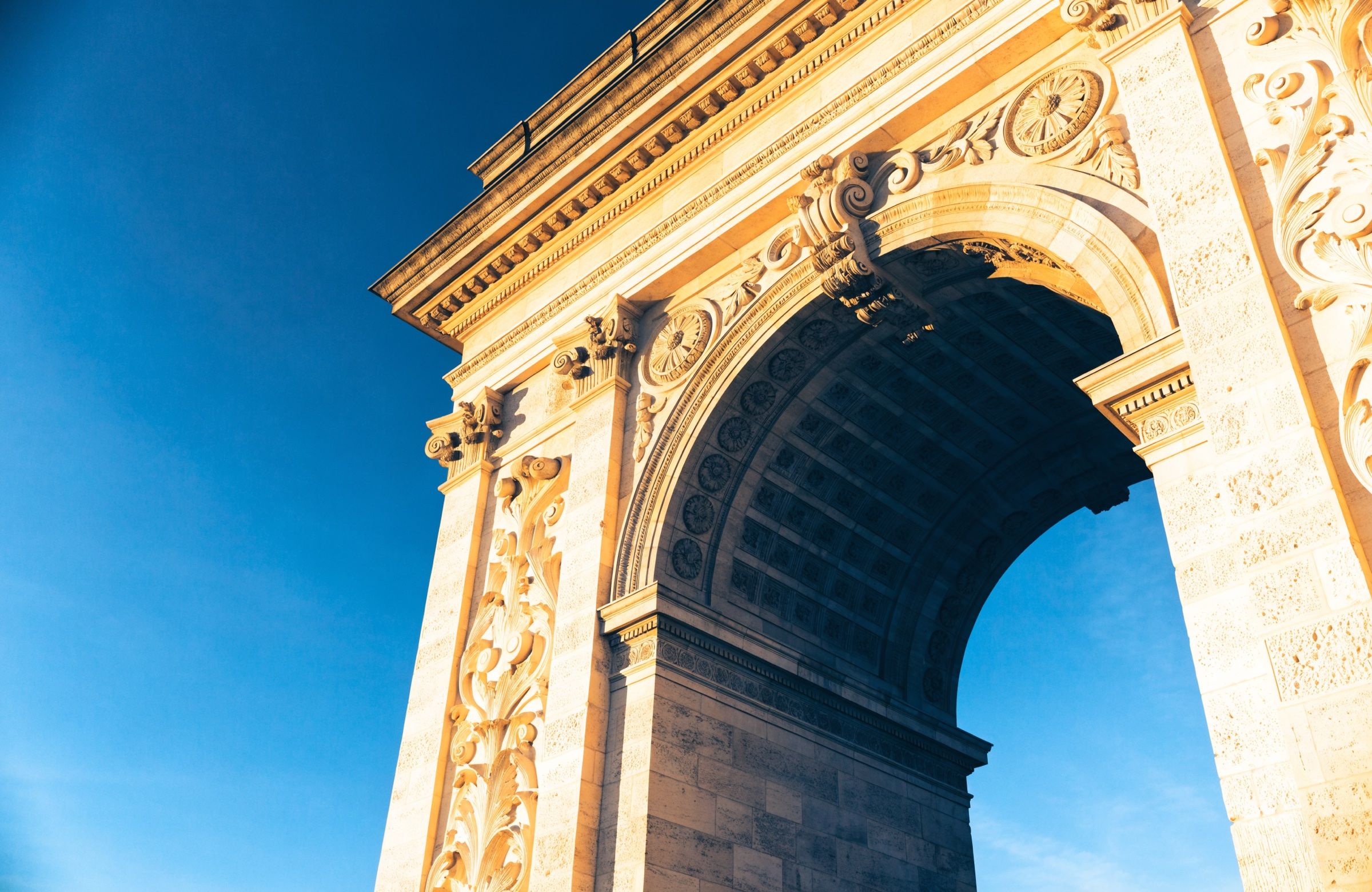 Porte de Paris à Lille au soleil